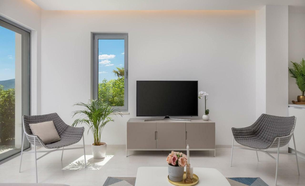 Luxury Design Beach Front Apartment Sukosan Exterior photo